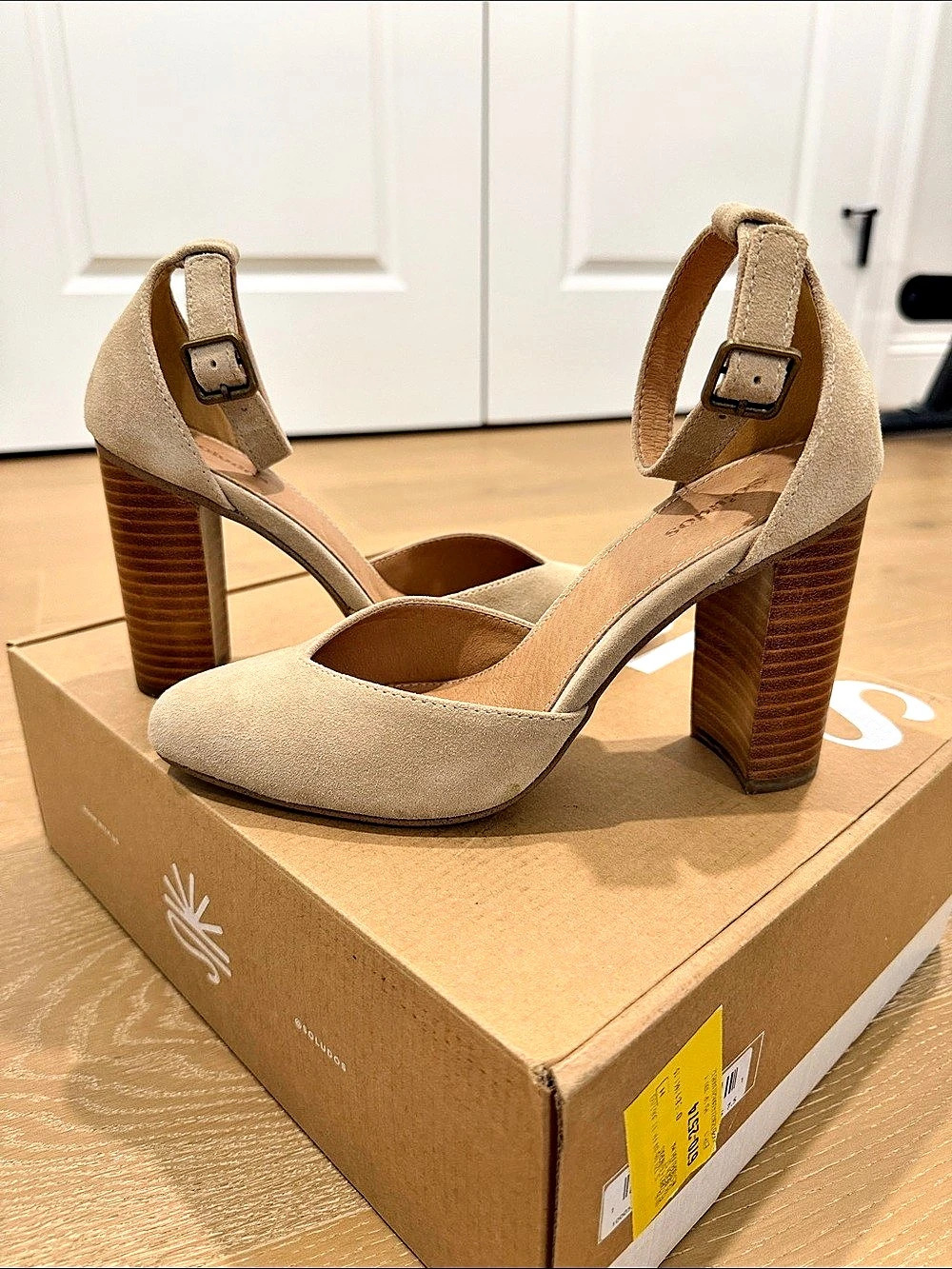 Sam Edelman Ankle Strap Block Heel in Beige Like New